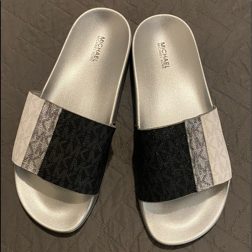 New Michael Kors Eva size 8 slides sandals
